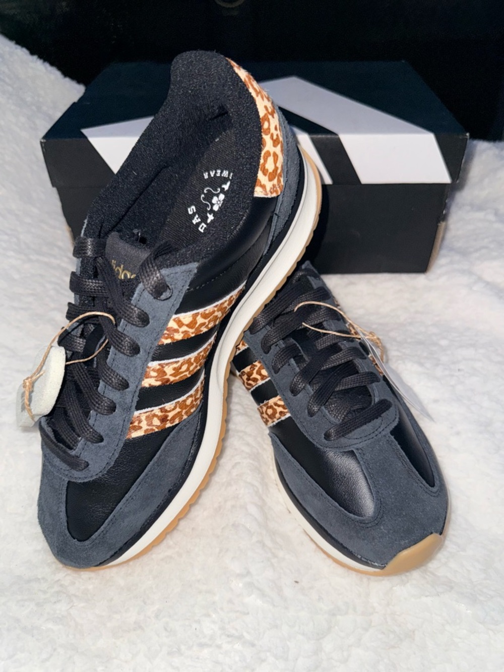 Women’s Adidas Run 70s 2.0 Size 8.5
